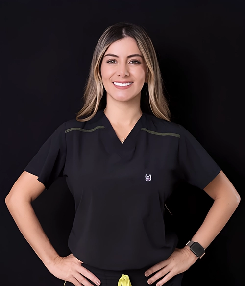 Dr Carolina Gómez de frente